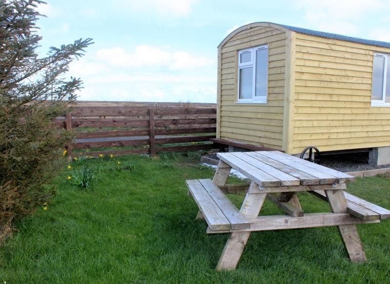 Hillside Camping Pods And Shepherd'S Hut 윅 외부 사진
