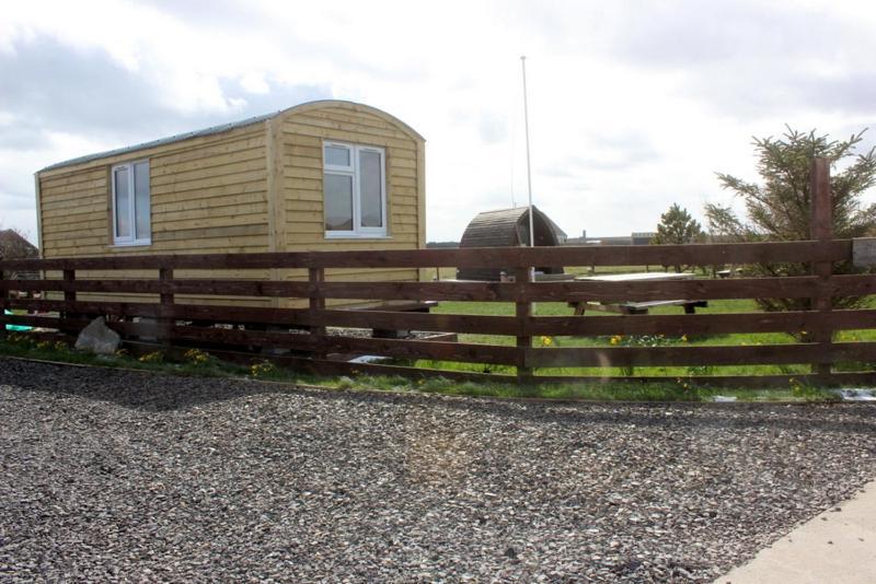Hillside Camping Pods And Shepherd'S Hut 윅 외부 사진